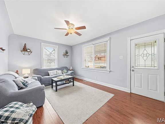 4th image of 2233 Hood Ave