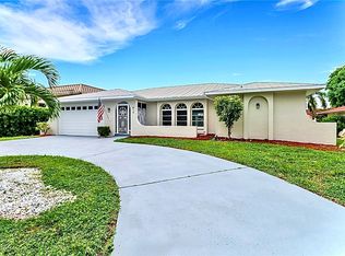 814 Victoria Dr, Cape Coral, FL 33904