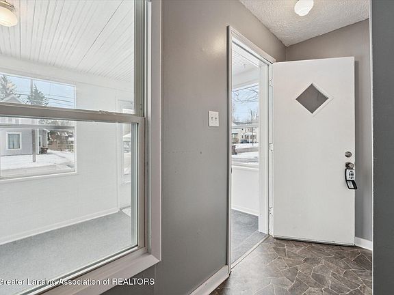 5th image of 307 E Cass St