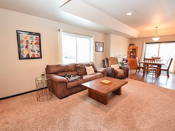 5th image of 3022 38th Ave S