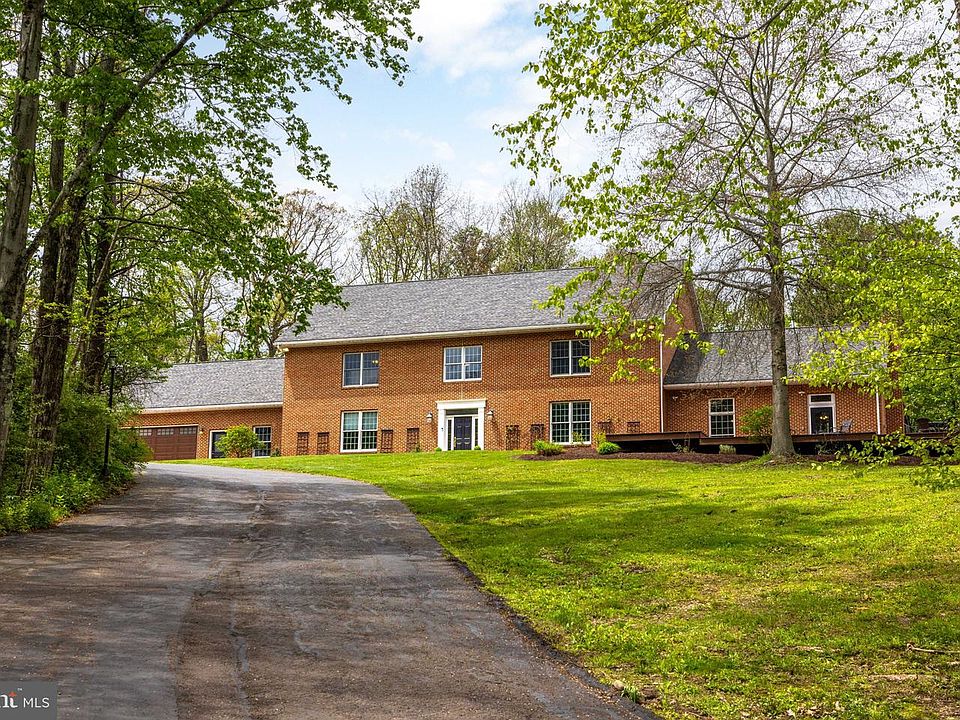 1st image of 16 Kile Dr