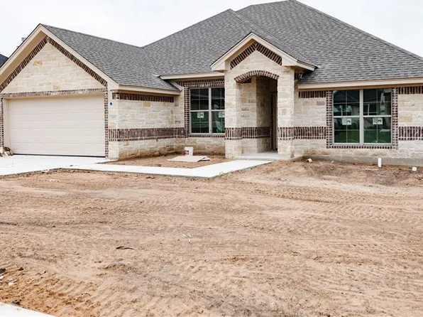 828 Secretariat Dr, Hewitt, TX 76643