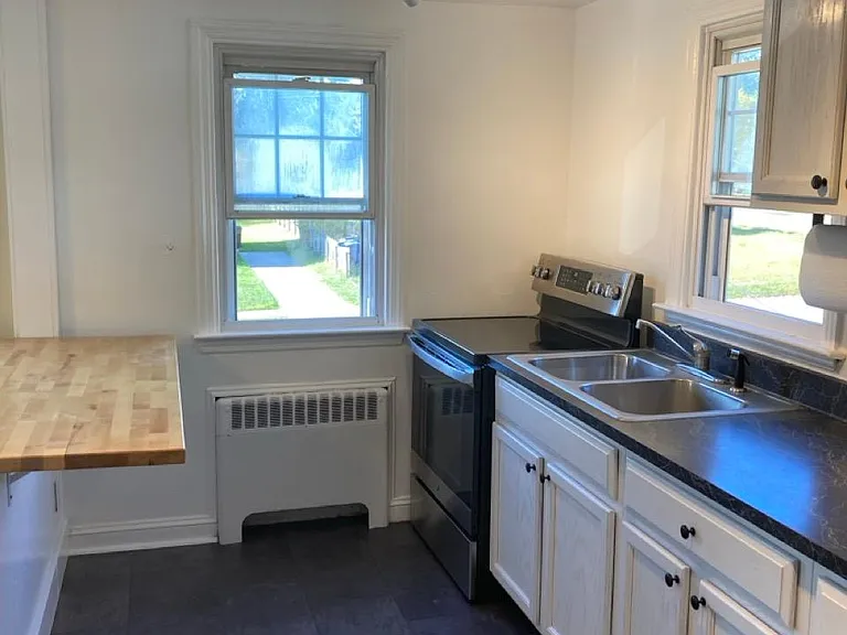 125 Rose Dr — Photo 3