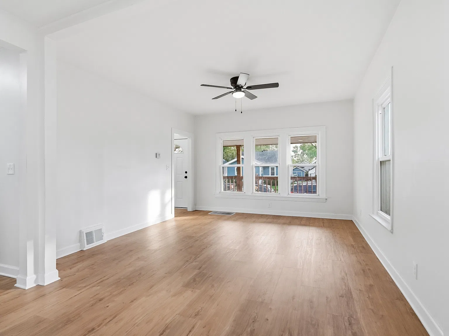 5 bed, 2400 sqft, $2,400 — Photo 4