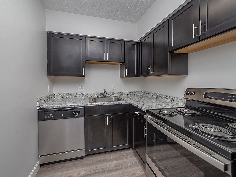 1st image of 10 Commons Dr #1008