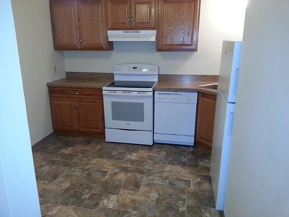3rd image of 25 Denrose Dr APT 4