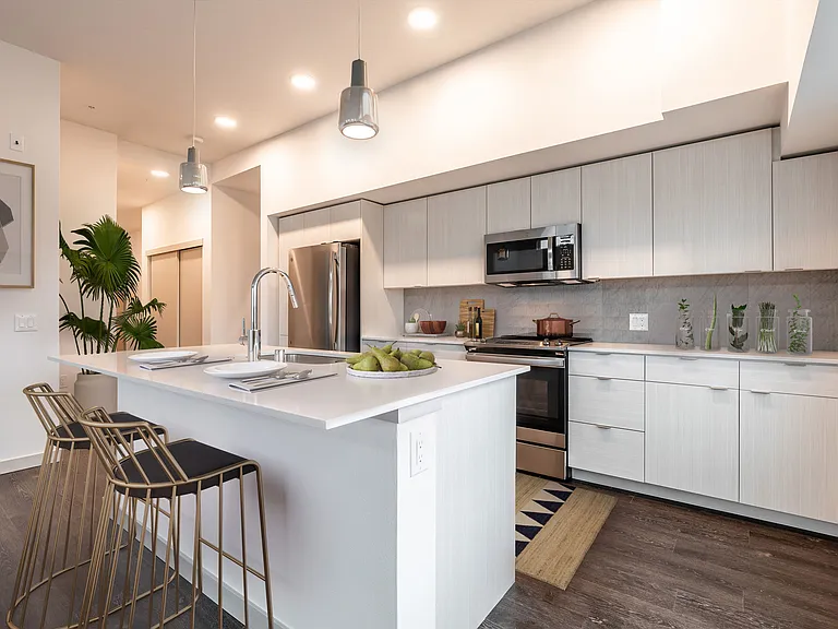 Centerline — Photo 16