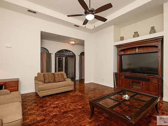 3rd image of 8302 Lago Dr