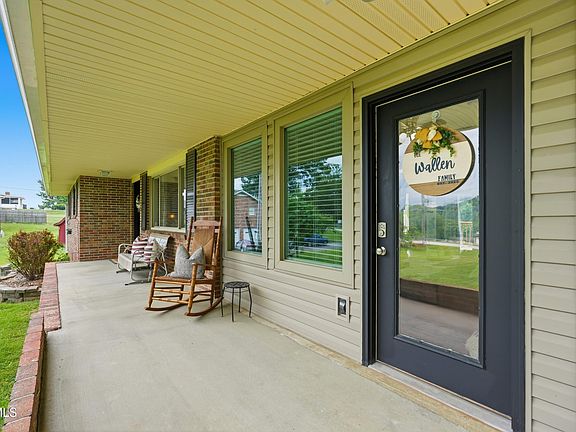 4th image of 326 Oak Haven Dr