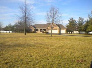 100 Squaw Prairie Rd, Rockford, IL 61107