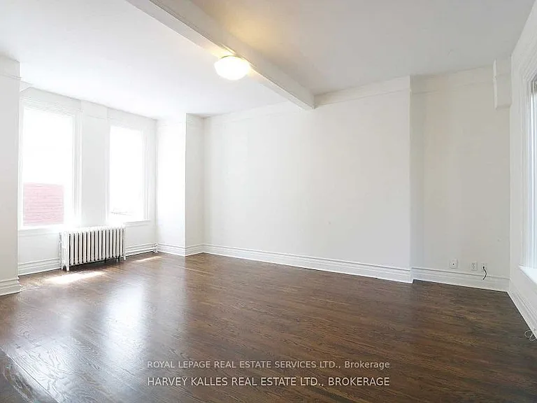 390 Huron St — Photo 5