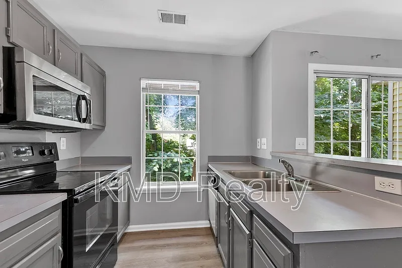 2 bed, 2.5 bath, 1008 sqft, $1,395 — Photo 4