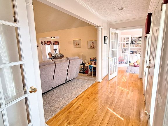 4th image of 565 Indian Trail Rd