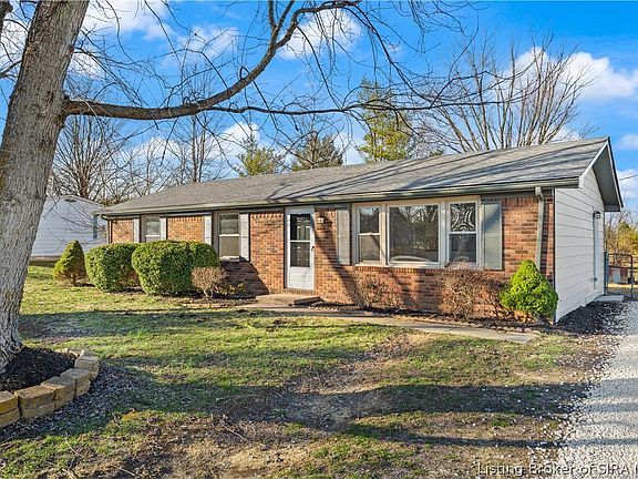 3rd image of 2880 Kings Drive NE
