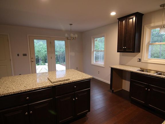 5th image of 109 Mansfield Dr