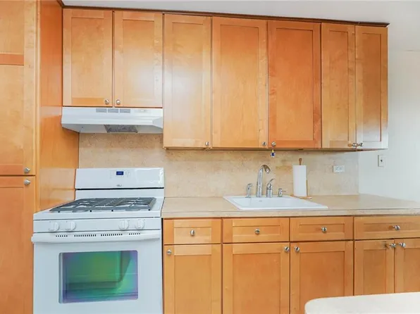 2630 Cropsey Avenue image 11 of 21