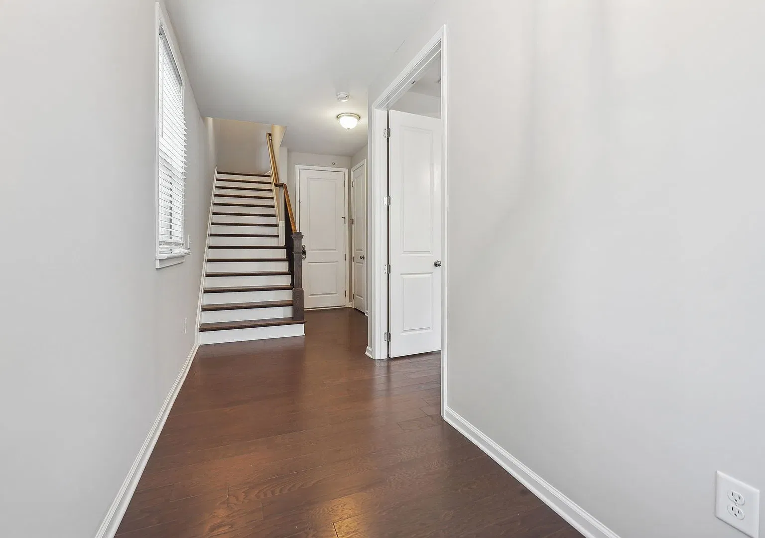 Luxury End-Unit Townhome in Harlow | Minutes to Downtown Alpharetta & Roswell! — Photo 4