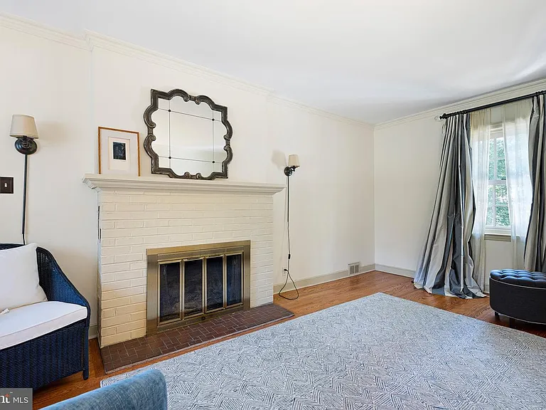 112 W Park Pl — Photo 4