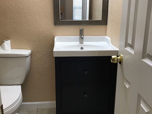 MASTER RESTROOM