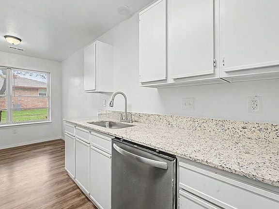 2nd image of 1305 W New Hope Rd #D