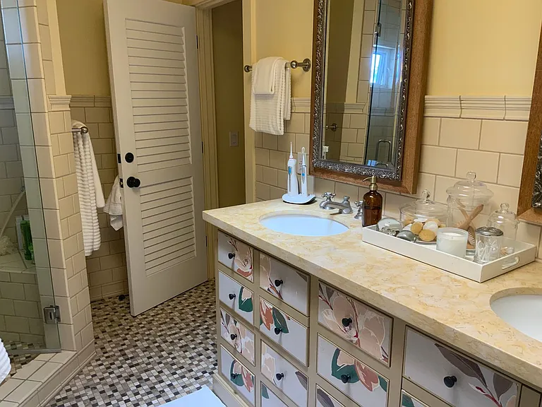 221 Ocean Dr — Photo 20