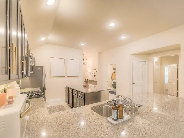 2311 Bright Sunrise Trl — Photo 21