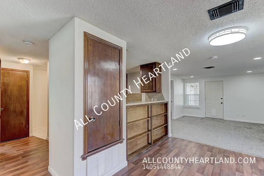 Beautiful 2 Bed, 2 Bath Half Duplex in Moore! — Photo 4