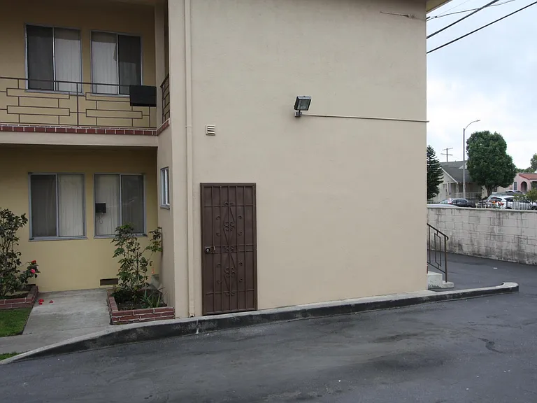 5919 Crenshaw Blvd #19 — Photo 16