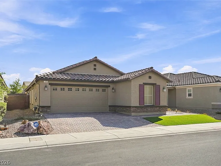 1525 Deep Valley Ave — Photo 3