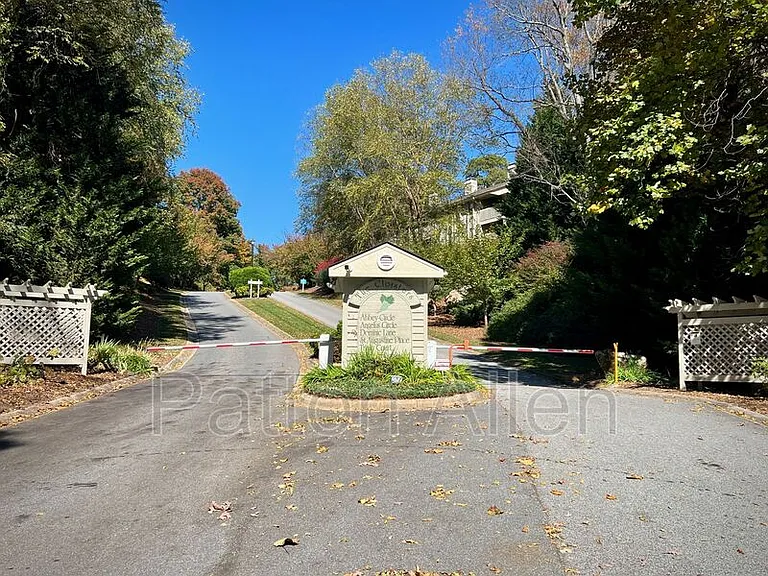 2406 Abbey Cir — Photo 32