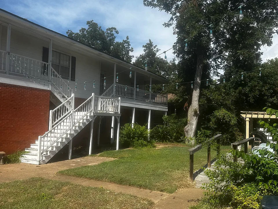 Building Photo 3