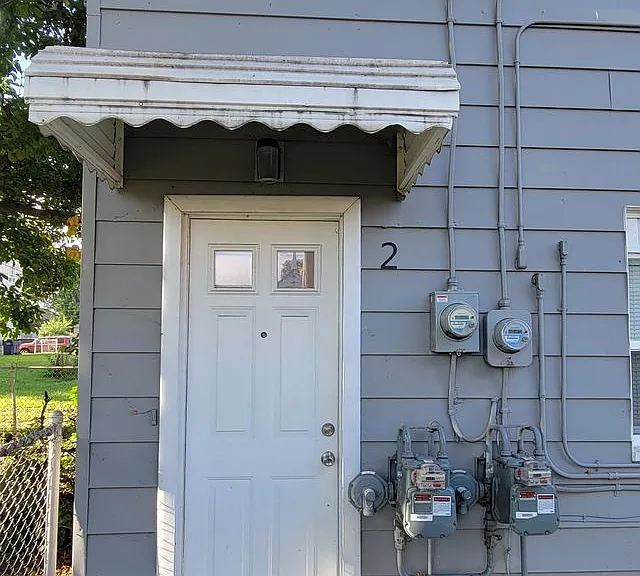 135 Byron St #2 — Photo 3
