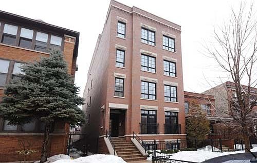 2nd image of 640 W Aldine Ave APT 3