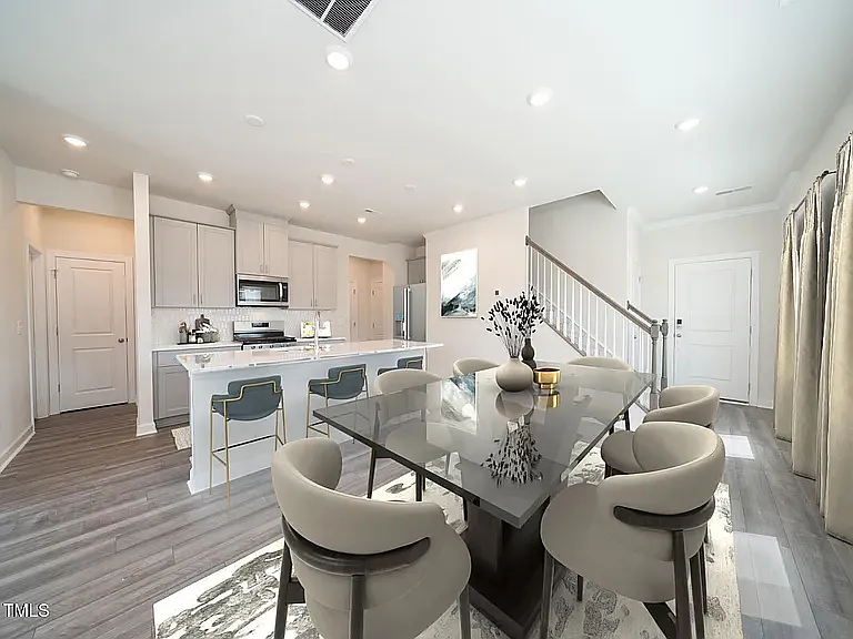 917 Grand Mesa Dr — Photo 2