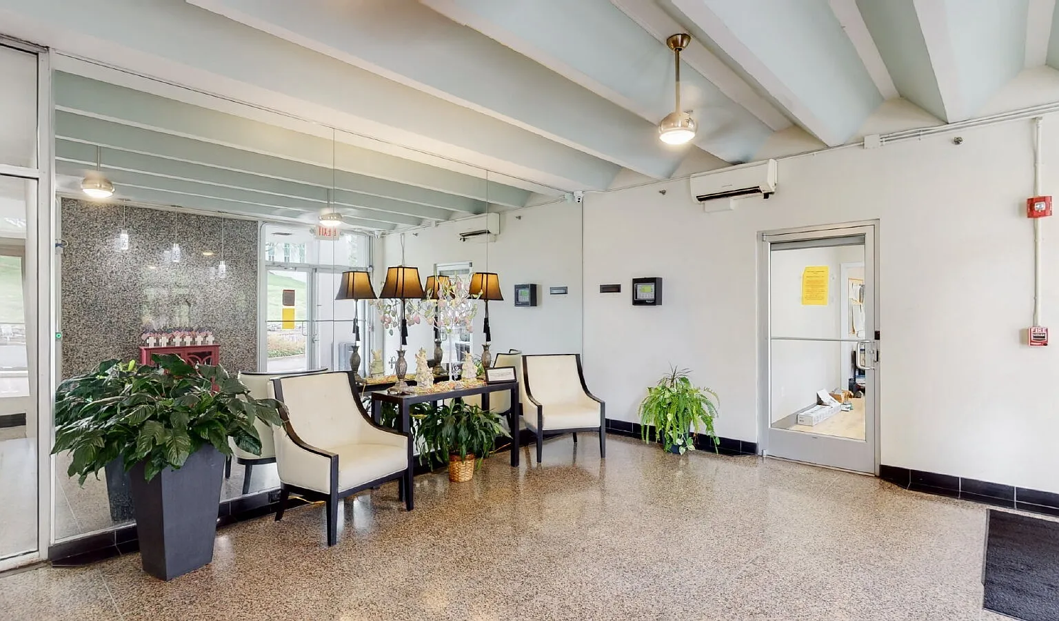 1 bed, 1.0 bath, 594 sqft, $1,500 — Photo 3