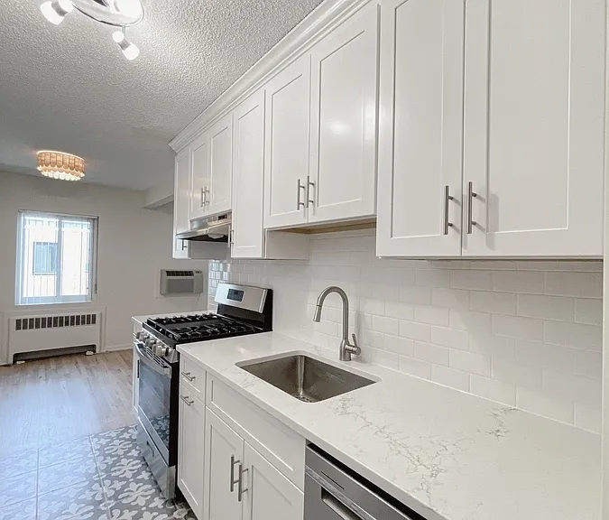 570 Whitney Ave — Photo 2