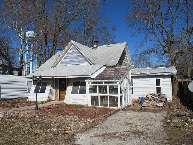 208 E Church St photo 1