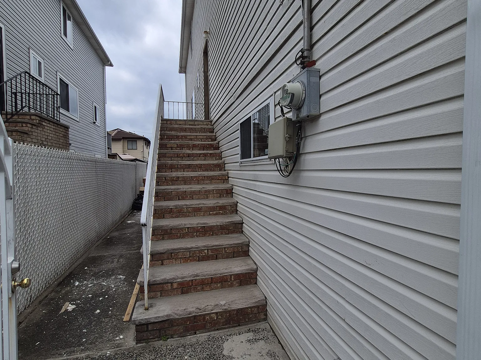 526 Buchanan Ave — Photo 2
