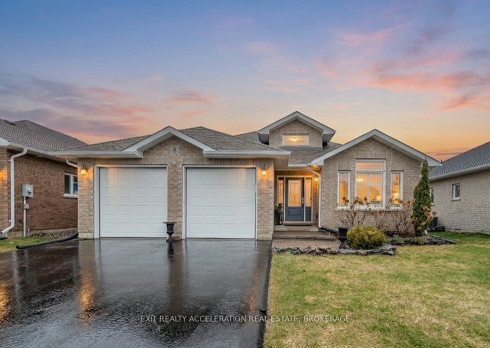 1st image of 8 Briarwood Cres