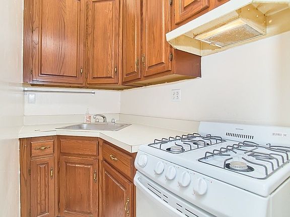 5th image of 321 W 80th St APT 6