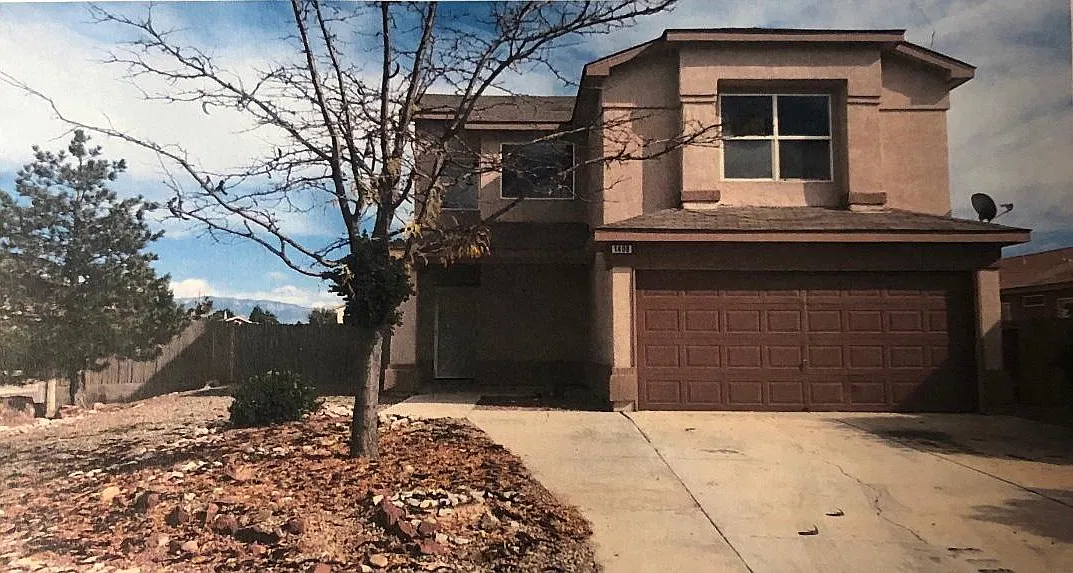 3 bed, 2.5 bath, 2008 sqft, $2,100 — Photo 1