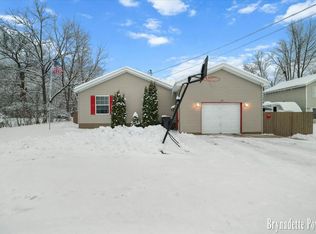 134 N 5th St NE, Cedar Springs, MI