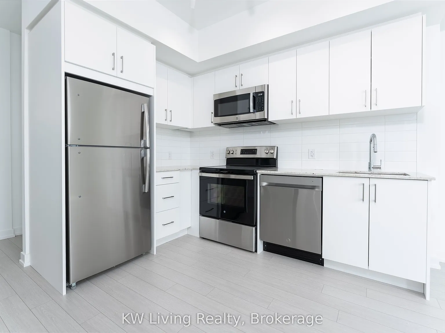 Notting Hill Condominiums — Photo 2