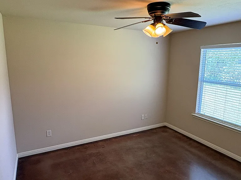 261 Springs Hill Cir — Photo 16