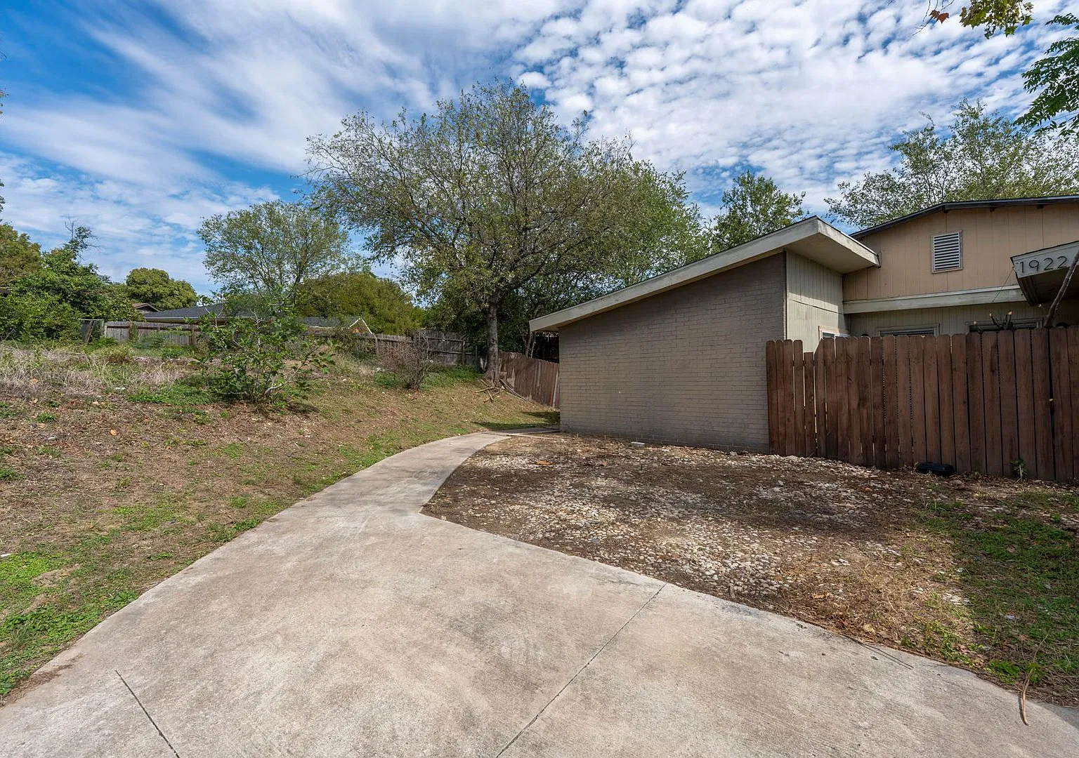 1922 Valley Hill Cir. — Photo 4