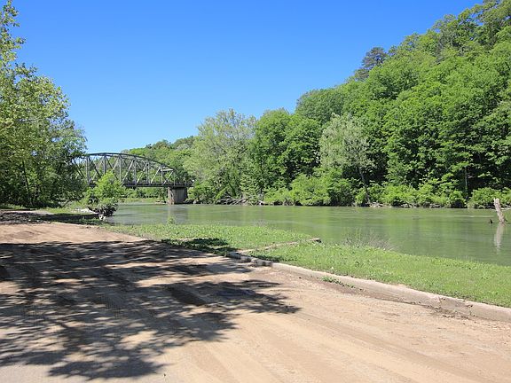 4th image of 810 County Road 152