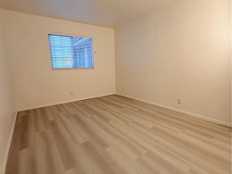 1141 Fairview Ave — Photo 16