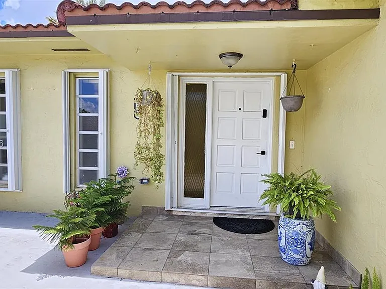 9721 SW 37th Ter — Photo 4