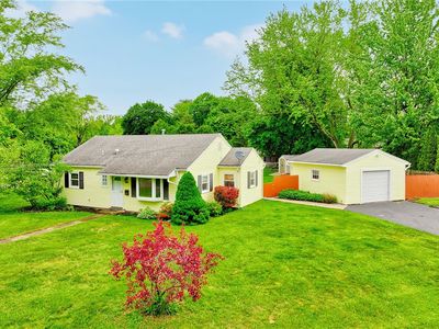 160 Iroquois St, Webster, NY, 14580
