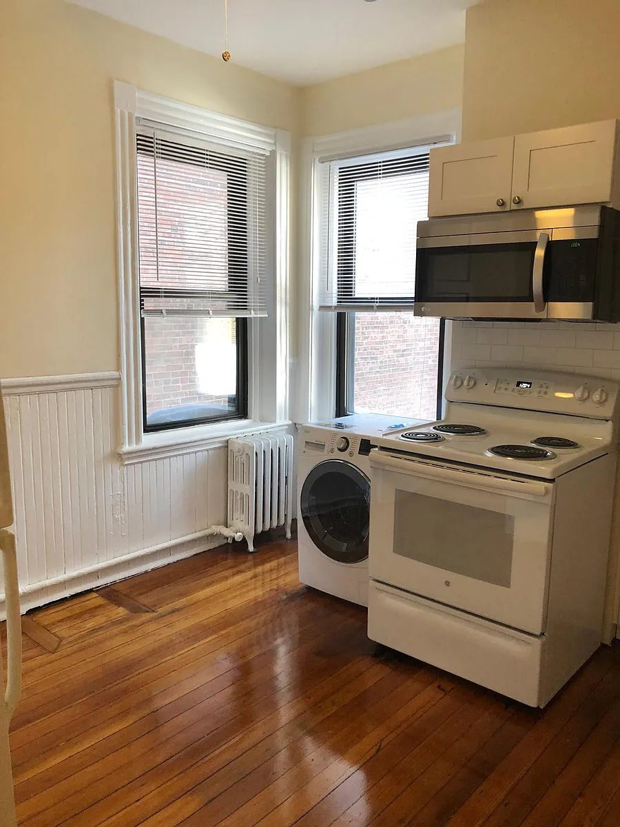 Building Photo - 104 Waltham St #2